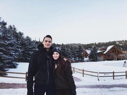 Posting Foto Kecup Pipi Jonas, Asmirandah Tutup Kolom Komentar