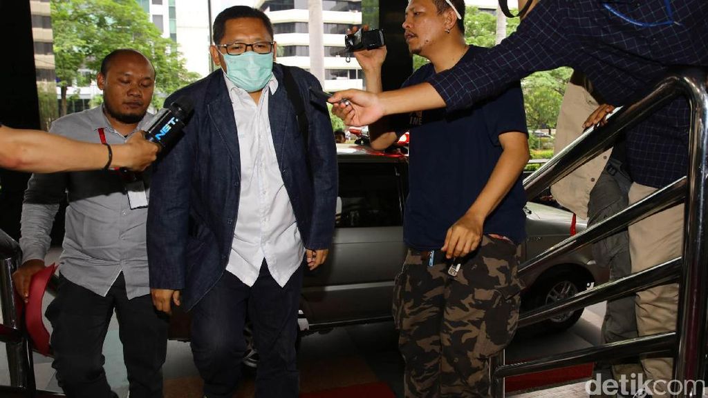 Anas Urbaningrum Bermasker di KPK Anas Urbaningrum Bermasker di KPK