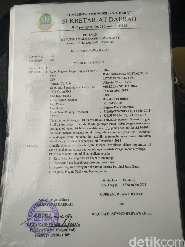 Para Guru Honorer Ini Baru Tahu Tertipu Saat Tiba di Gedung Sate