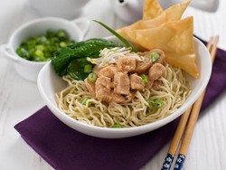 Mencicip Kelezatan Mie Ayam di 5 Restoran Ngetop Ini!