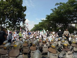 Bentrok di Dekat Mapolda Jabar, FPI: Ada Laskar Kami Ditusuk