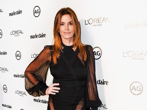 Jadi Supermodel Dunia, Cindy Crawford Menyesal Pernah Foto Tanpa Busana