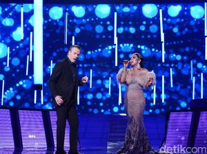 Syahrini Minta Dibuatkan Lagu  oleh Rick Price