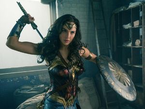 Nonton Captain Marvel, Mike Lewis Justru Favoritkan Gal Gadot Nonton Captain Marvel, Mike Lewis Justru Favoritkan Gal Gadot