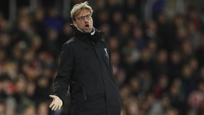 Tentang Secarik Kertas yang Diberikan Klopp pada Sturridge