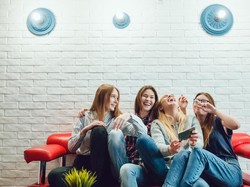 5 Fakta Unik Tentang Traveler Milenial