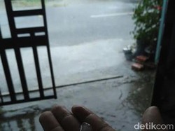 Hujan Es Dilaporkan Terjadi di Surabaya dan Sidoarjo