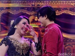 Rayakan HUT Perak Pernikahan, Armand Maulana-Dewi Gita Siapkan Konser