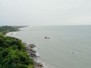 Berikat, Pantai Cantik di Timur Bangka
