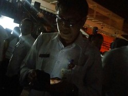 Pelantikan Pejabat Riau Malam Hari Pakai Lampu Penerangan Mobil