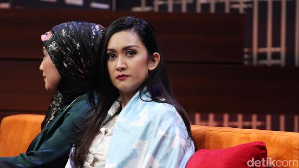 Tegarnya Nafa Urbach Hadapi Isu Rumah Tangganya