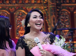 Berkaca-kaca, Dewi Gita Sedih Gisel Gugat Cerai Gading Marten