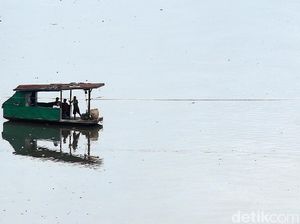 Getek Jadi Andalan Transportasi Anak Bukit Duri ke Sekolah Getek Jadi Andalan Transportasi Anak Bukit Duri ke Sekolah