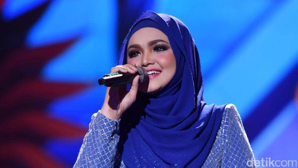 Aduhai, Cantiknya Siti Nurhaliza di Usia 38 Tahun