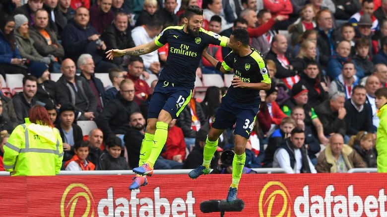 Giroud, Koscielny, dan Coquelin Teken Kontrak Baru dengan Arsenal Giroud, Koscielny, dan Coquelin Teken Kontrak Baru dengan Arsenal