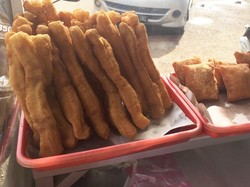 Empuk Renyah Cakue dan Kue Bantal untuk Camilan