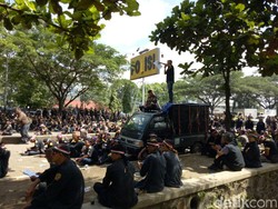 Selain FPI, Ada Juga Massa Kontra Rizieq di Depan Mapolda Jabar