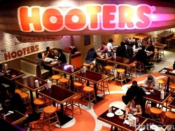 Wisata Malam di Jepang: Dilayani Wanita Seksi