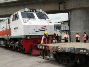 Angkut Barang Ekspor Gedebage-Tanjung Priok Pakai Kereta