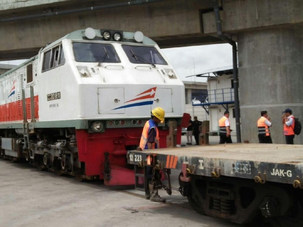 Angkut Barang Ekspor Gedebage-Tanjung Priok Pakai Kereta Angkut Barang Ekspor Gedebage-Tanjung Priok Pakai Kereta