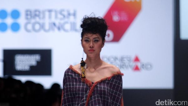 Foto: Koleksi Brand Lekat di Jakarta Fashion Week 2017