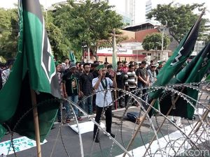 HMI Surabaya Kritisi Kenaikan BBM dengan Salat Jenazah