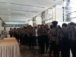 Personel Polwan Dikerahkan untuk Pengamanan Arena Debat Pilgub DKI