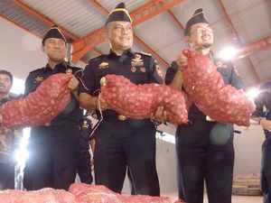 Bea Cukai Kepri Tangkap Kapal Malaysia yang Bawa Bawang Ilegal