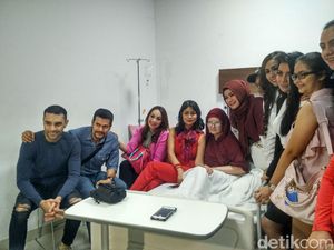 Sepulang dari Pengobatan, Yana Zein Ingin Dekatkan Diri pada Tuhan Sepulang dari Pengobatan, Yana Zein Ingin Dekatkan Diri pada Tuhan