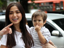 Jessica Iskandar Rayakan Ultah Bareng Anak Panti Asuhan