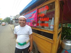 Pedagang Lontong Sayur ini Minta Dibayar Pakai Doa Tiap Jumat