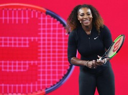 Hamil Besar, Serena Tetap Mengayun Raket