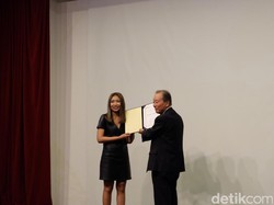 Seniman Thailand Pannanphan Yodmanee Raih Penghargaan Benesse ke-11