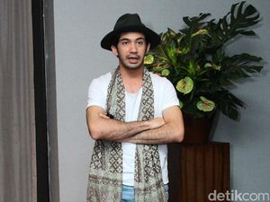 Gaya Kasual Reza Rahadian, Tetap Kece?