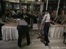 Begini Ketatnya Pemeriksaan Pengunjung di Lokasi Debat Cagub