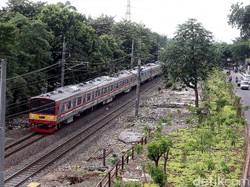 Tawuran di Dekat Stasiun Klender, 3 KRL Ini Tertahan