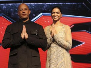 Kepalanya Dihargai 1,5 Juta Dollar, Deepika Padukone Dibela Kepalanya Dihargai 1,5 Juta Dollar, Deepika Padukone Dibela
