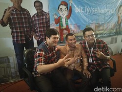 Adik Ahok Ikut Nobar Debat Cagub DKI di Rumah Lembang