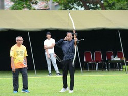 Jokowi Rajin Latihan Jelang Lomba Panahan Bogor Terbuka 2017