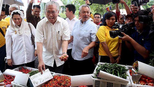 Mendag Enggartiasto Buka Pasar Murah Imlek di SCBD