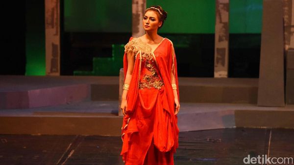 Aksi Citra Kirana di Panggung Teater Lysistrata
