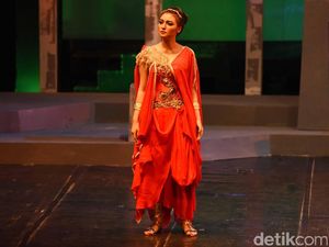 Aksi Citra Kirana di Panggung Teater Lysistrata