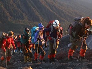 Rute Pendakian Gunung Semeru Lewat Pasar Tumpang dan Ranu Pani Rute Pendakian Gunung Semeru Lewat Pasar Tumpang dan Ranu Pani
