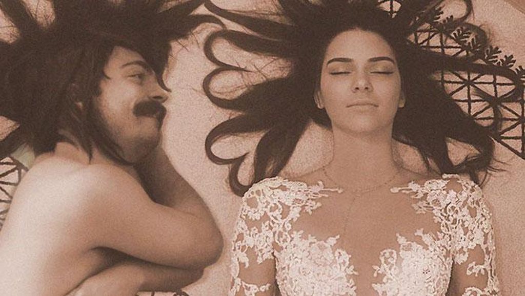 Tipuan Kocak, Pria Ini Foto bersama Kendall Jenner Tipuan Kocak, Pria Ini Foto bersama Kendall Jenner