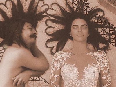 Tipuan Kocak, Pria Ini Foto bersama Kendall Jenner