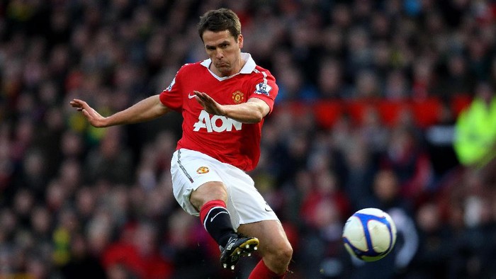 MANCHESTER, ENGLAND - JANUARY 09:   Michael Owen of Manchester United in action during the FA Cup sponsored by E.ON 3rd round match between Manchester United and Liverpool at Old Trafford on January 9, 2011 in Manchester, England. (Photo by Alex Livesey/Getty Images)