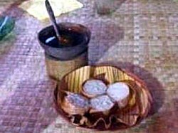 Awali Akhir Pekan Dengan Nikmatnya Kopi Kawa Daun & Lamang