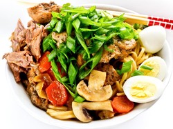 Yuk, Bikin Mie Kuah dengan Telur Puyuh untuk Hangatkan Badan