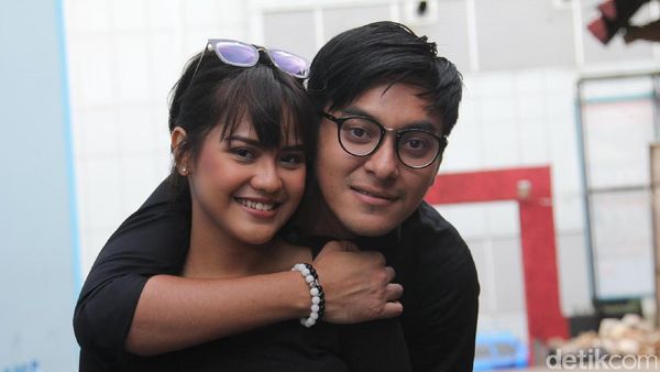 Jangan Iri! Mesranya Mytha Lestari dan Barry Maheswara