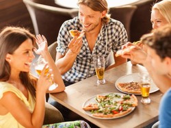 Perhatikan 10 Hal Ini Saat Makan di Restoran Agar Terhindar dari Keracunan Makanan (1)